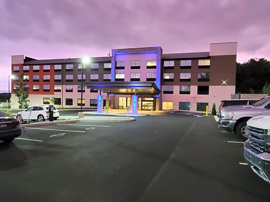 Holiday Inn Express and Suites Harrisburg S - Mechanicsburg