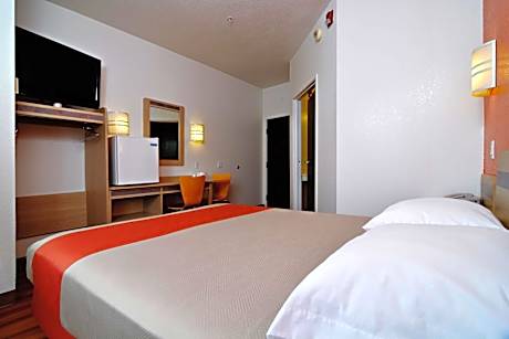 Queen Room - Non-Smoking