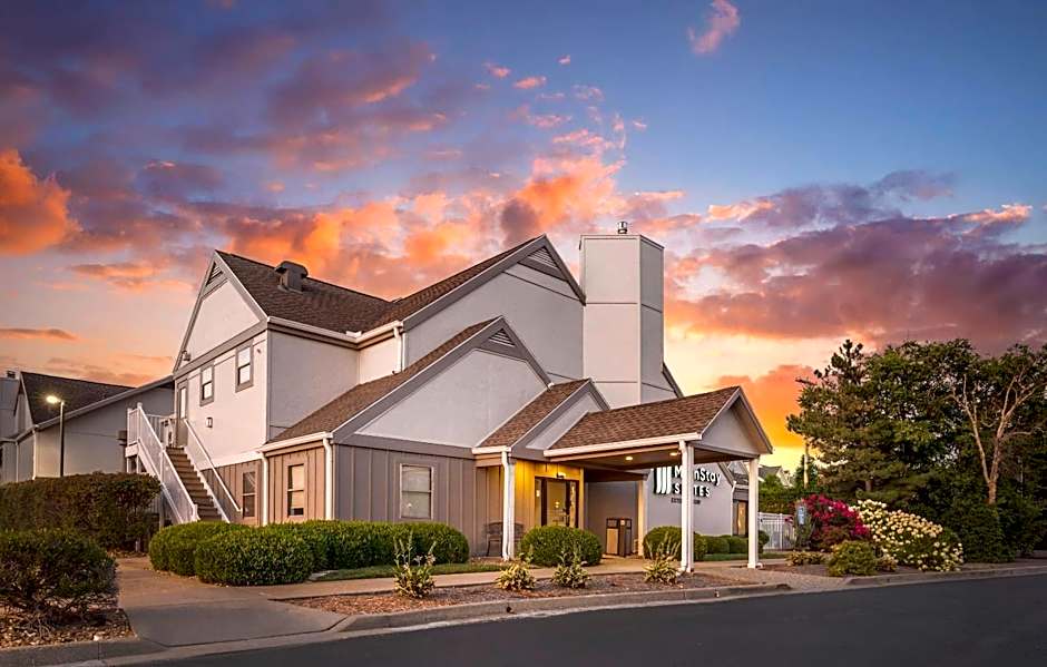 MainStay Suites St. Louis - Galleria