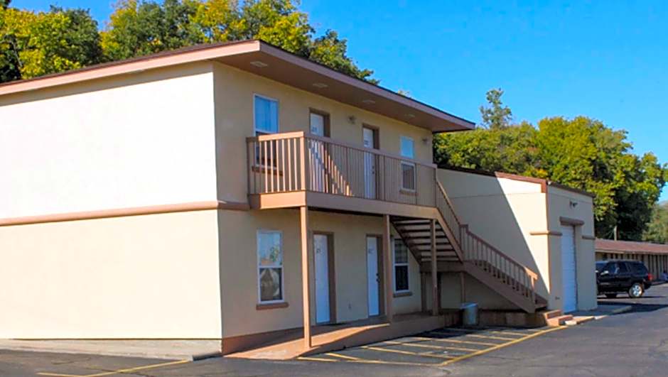 Golden Wheat Budget Host Inn