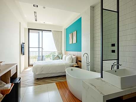 Double Room with Balcony and Sea View