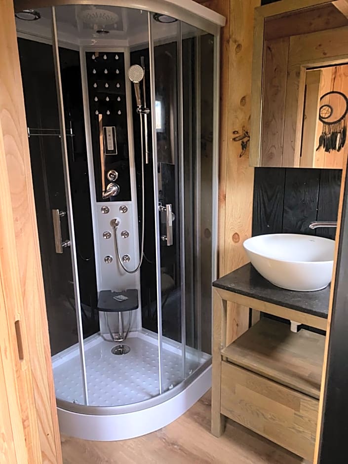 Casa aan de Plas, B&B met sauna en hottub of jacuzzi