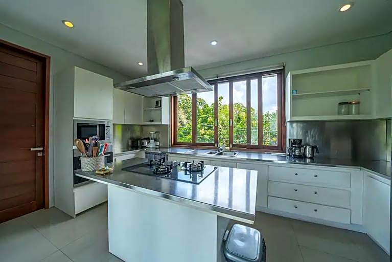 Balangan Sunset: Amazing 4 BDR Villa in Balangan w/ OCEAN VIEW in Balangan