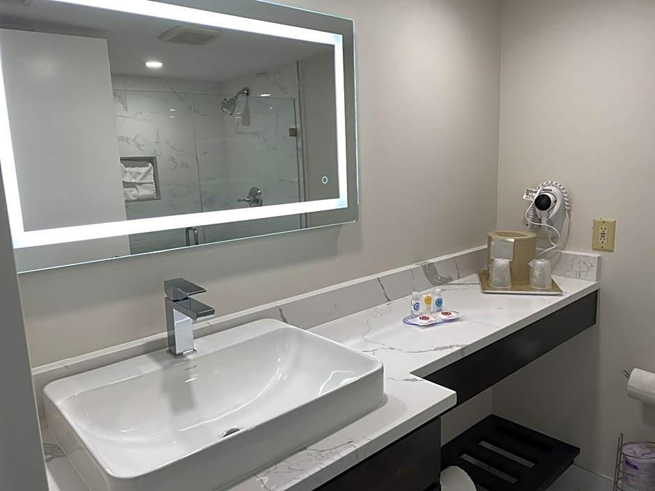 Coastal Hotel & Suites Virginia Beach - Oceanfront