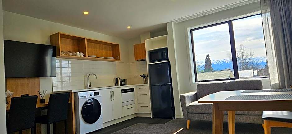 Alps Motel & Apartments