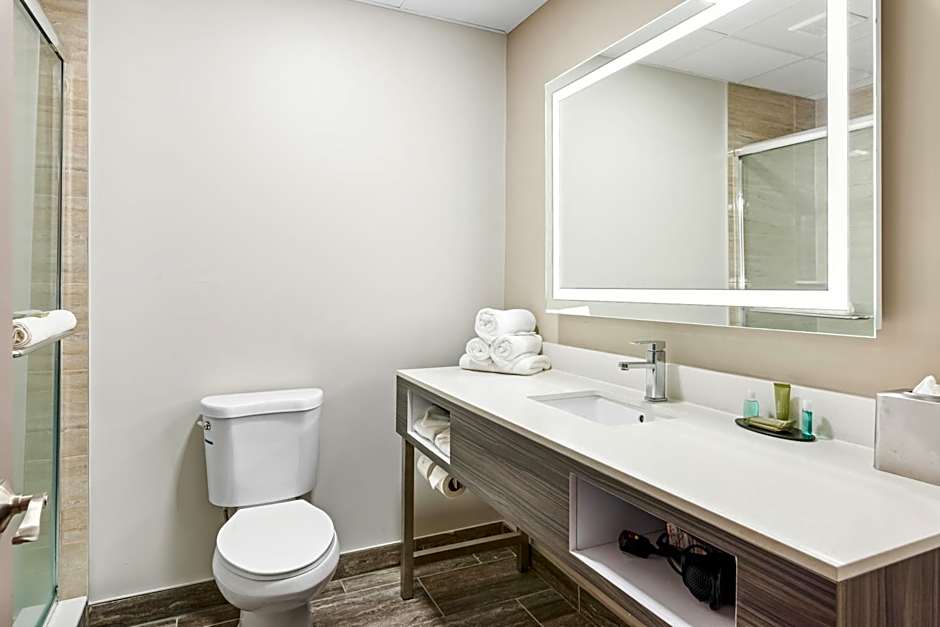 The Waves Hotel, Ascend Hotel Collection