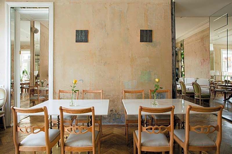 Unfound Door - Design Hotel