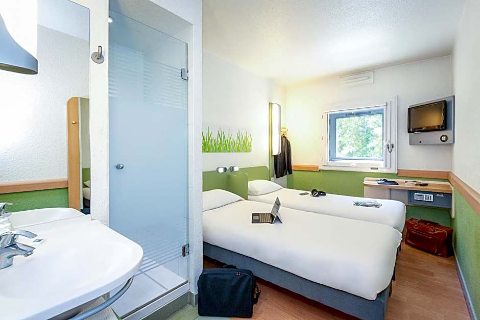 Photo 1 of 8 of Twin Room