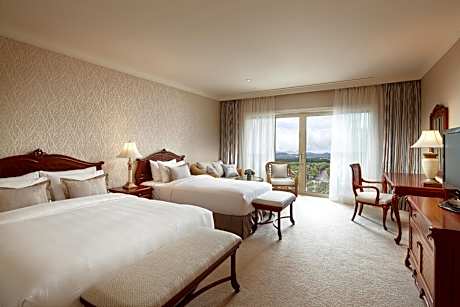 Deluxe Family Twin Room with Mountain View