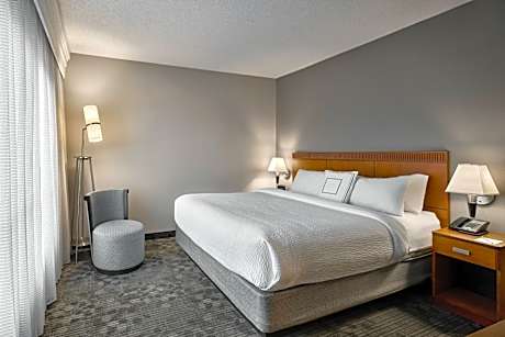 King Room with Tub - Mobility and Hearing Accessible