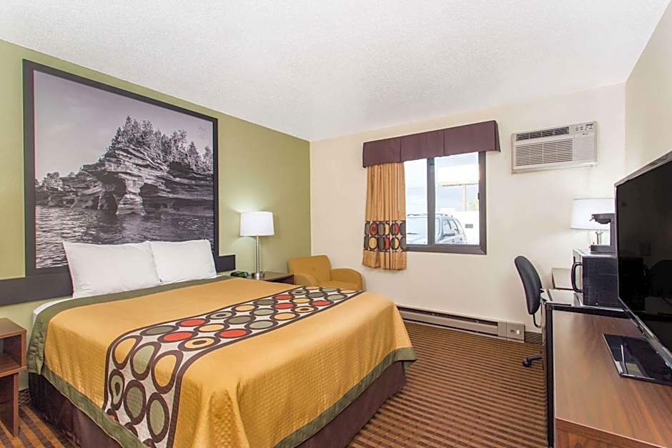 Super 8 by Wyndham Eau Claire I-94