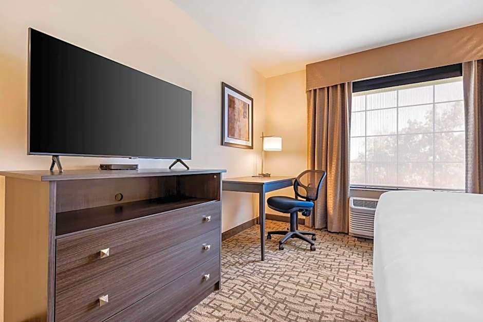 Comfort Inn & Suites Medina NY near Erie Canal