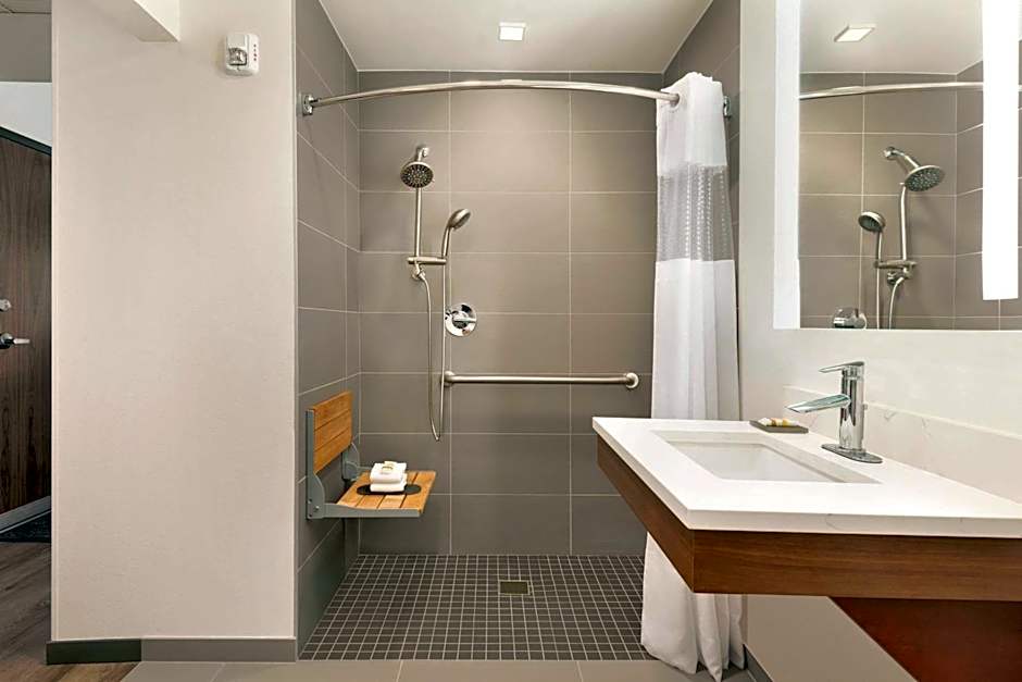 La Quinta Inn & Suites by Wyndham San Luis Obispo Downtown