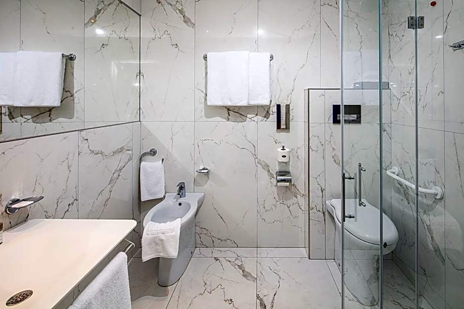 Monaco Suites Hotel