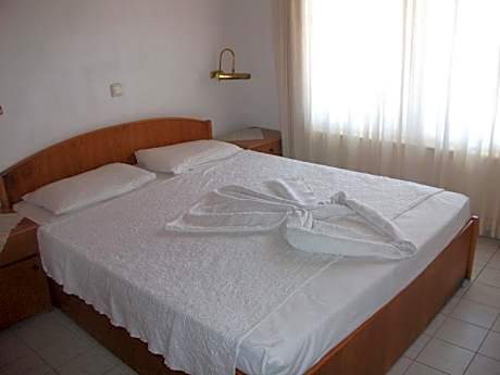 Two-Bedroom Apartment (4-6 Adults)