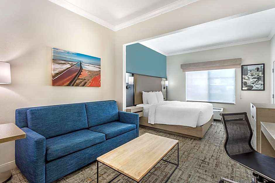 Best Western Plus Airport Inn & Suites