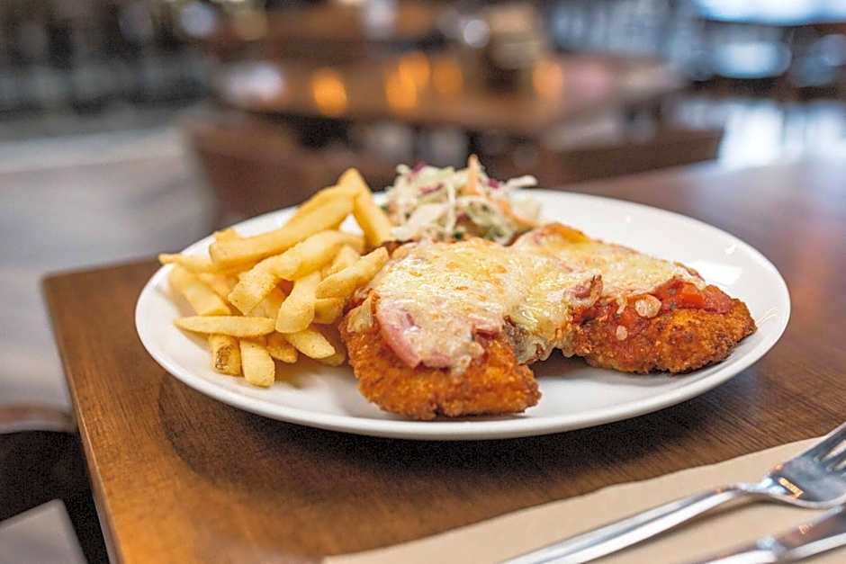 Nightcap at Emerald Star Hotel