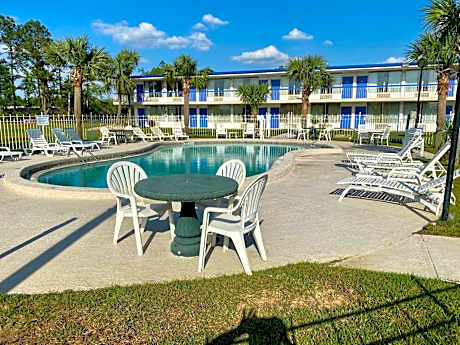 Motel 6 Marianna, FL