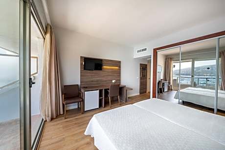 Twin Room with Sea View - High Floor