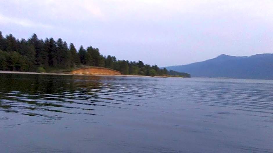 Cascade Lake Inn