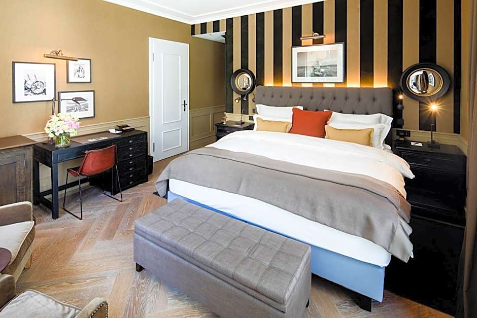 Photo 1 of 1 of Executive 1 King Bed