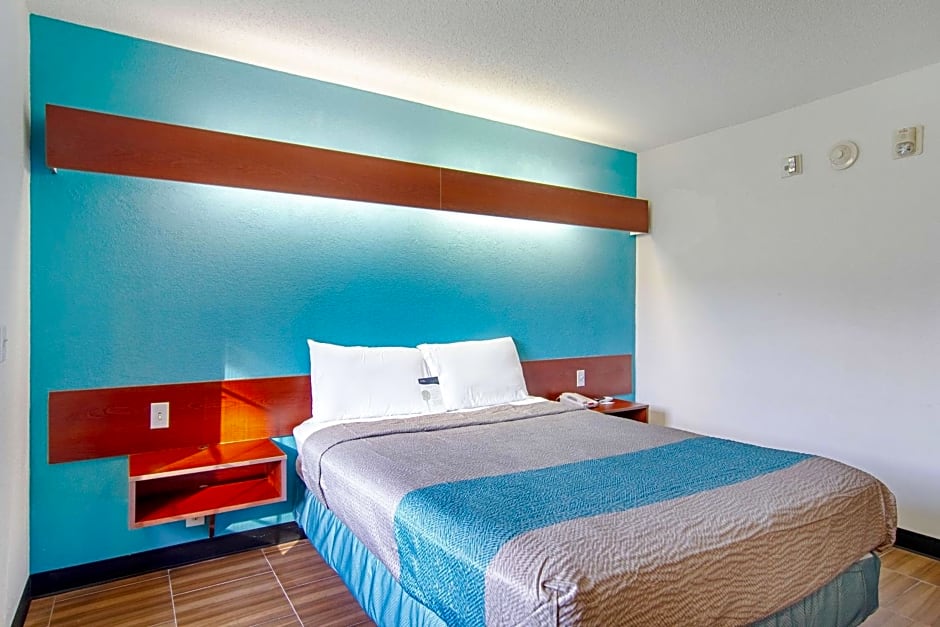 Americas Best Value Inn & Suites Brunswick