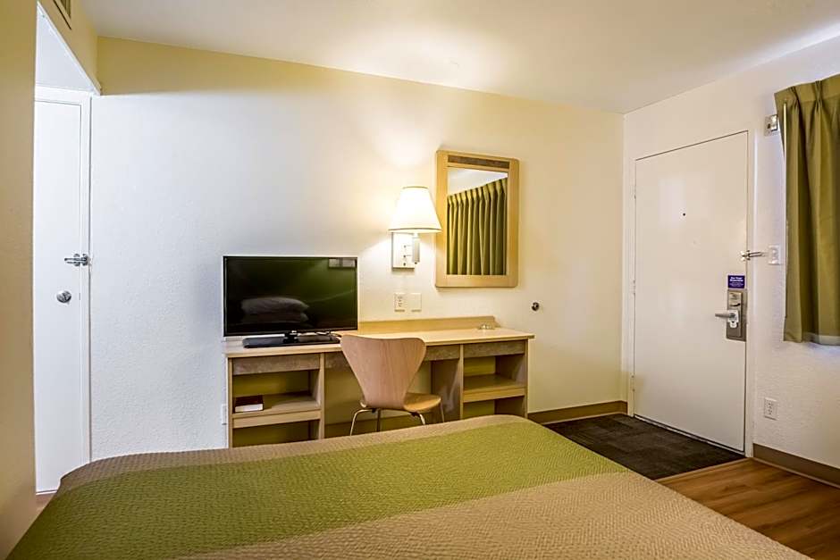 Motel 6-Pueblo, CO - I-25