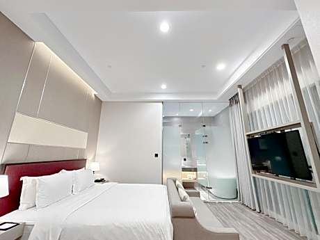 Deluxe King Room with Parking