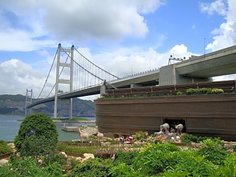 Noah’s Ark Hotel & Resort