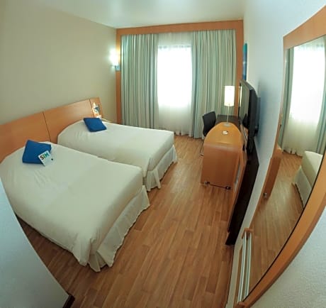 Superior Room with Twin Beds (Connecting Room)