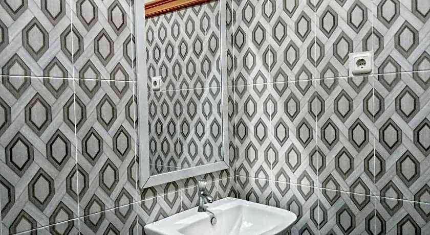 Urbanview Hotel Rifal Home Tegal