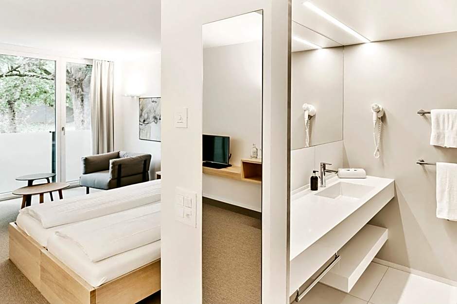 Newstar Hotel (Free Parking)