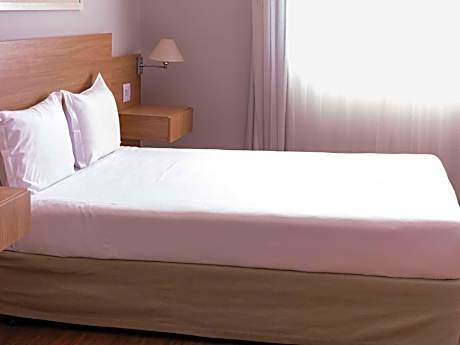 Standard Apartment with One Queen Bed - Accessible