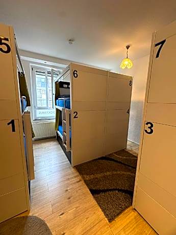 Private 8-bed-dorm -- en suite