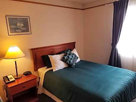 Queen Room - Non-Smoking