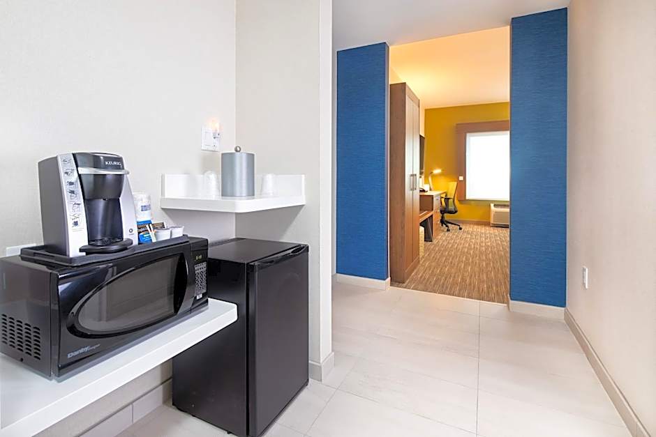 Holiday Inn Express & Suites Halifax Airport By IHG
