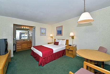 Standard Single Queen Room - Non-Smoking