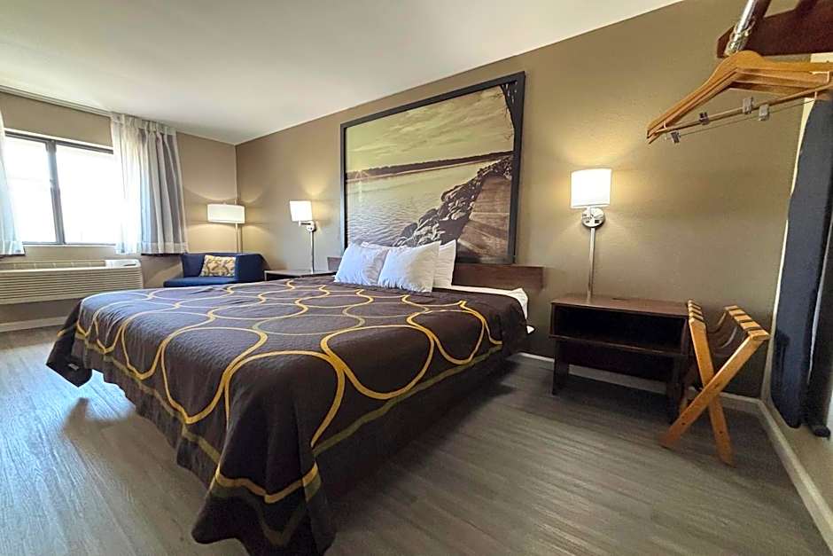 Super 8 by Wyndham Alton