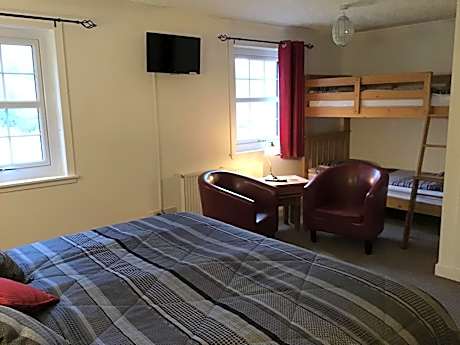 Family Room (2 Adults + 2 Children)