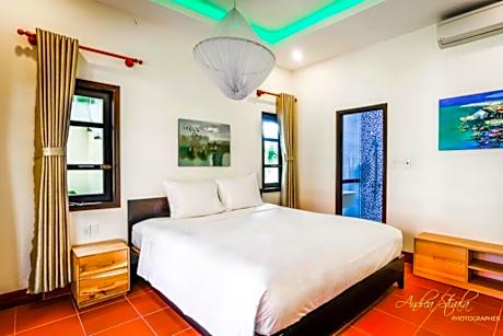 2 Bedroom Villa - 1 King, 2 Double Beds