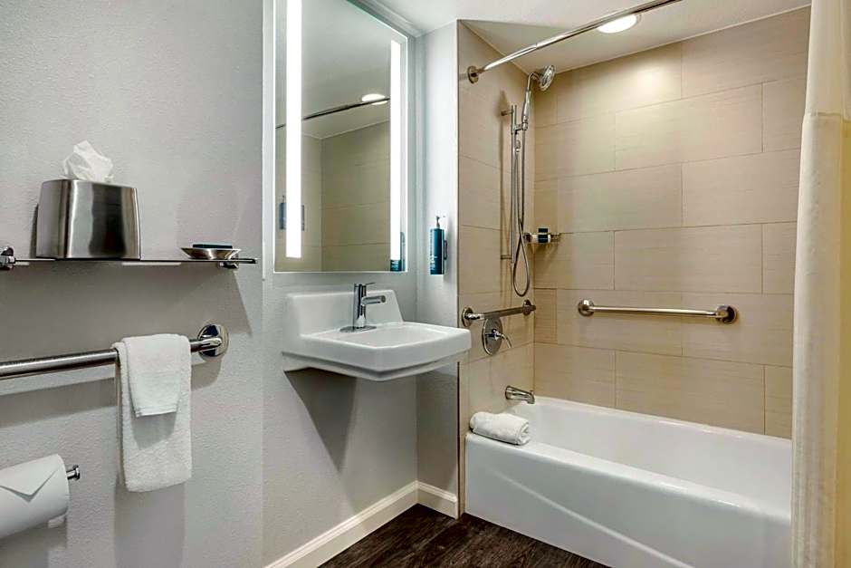 Hilton Grand Vacations on Paradise (Convention Center)