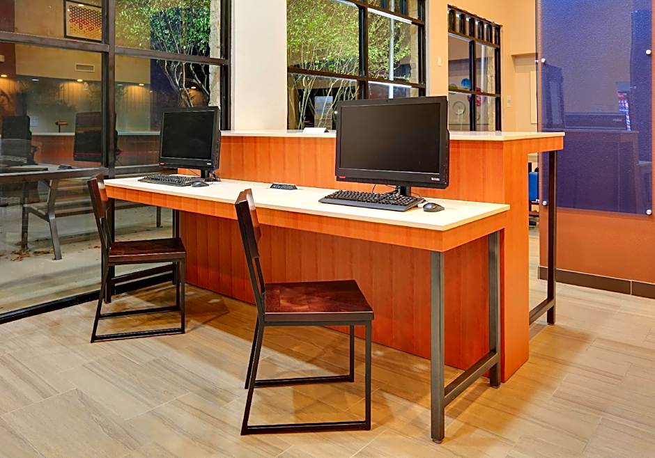 Holiday Inn Express & Suites Austin - Round Rock