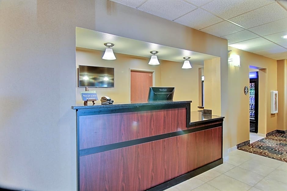 Cobblestone Hotel & Suites - McCook