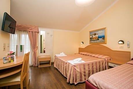 Triple Room with Balcony