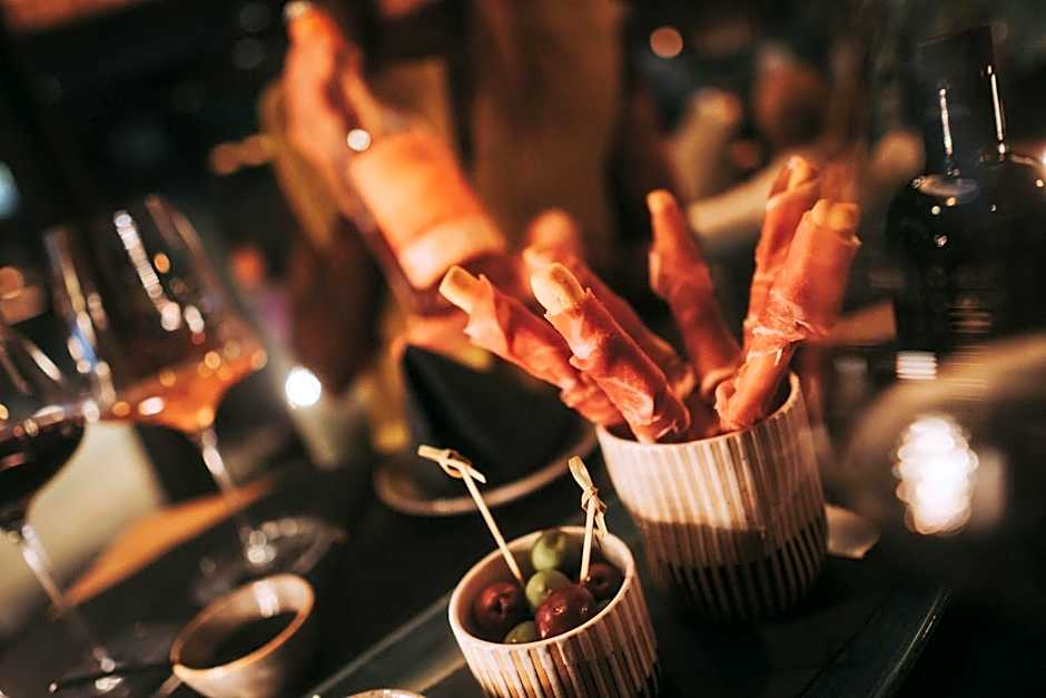 MONS suites wine passion