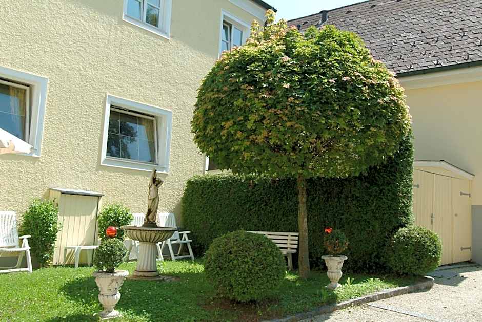 Hotel Biedermeier Hof