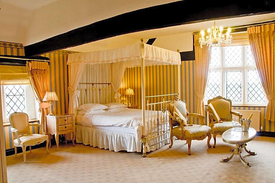 Albright Hussey Manor