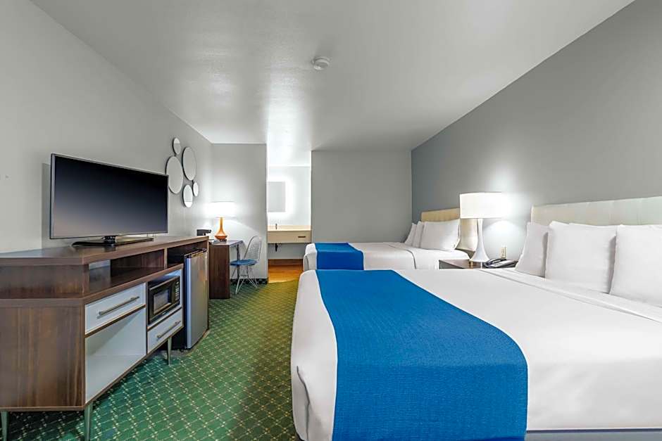 Days Inn & Suites by Wyndham Flagstaff I-40