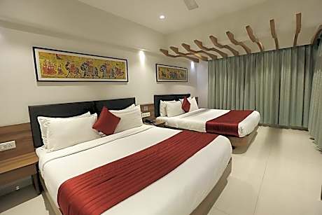 Hotel Shreeji Vatika, Airport Road