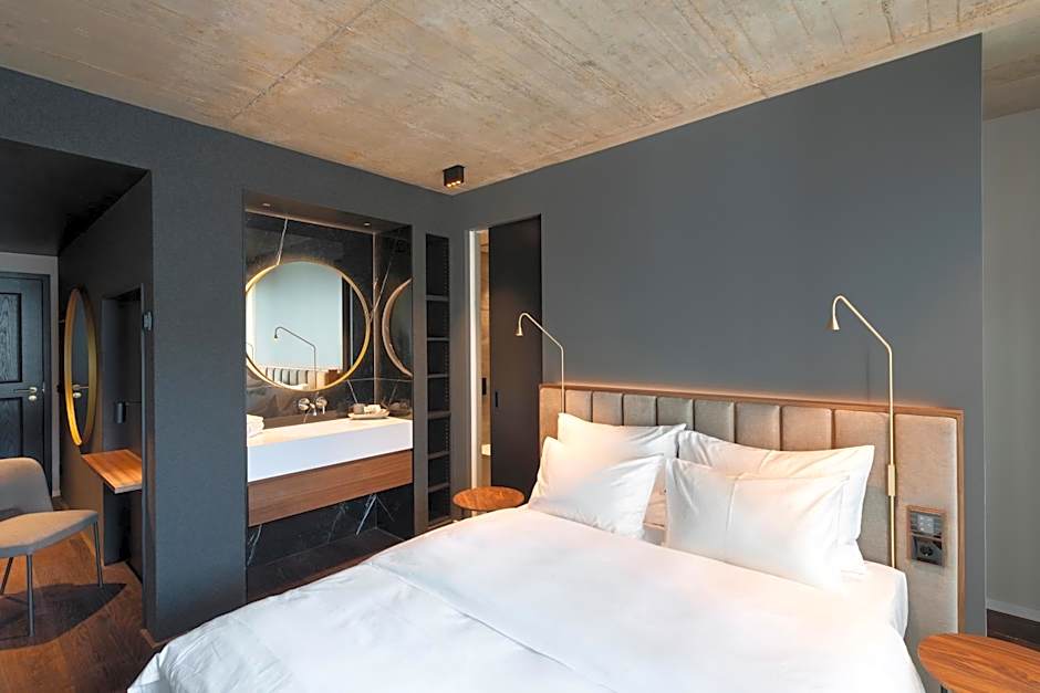Legend Hotel